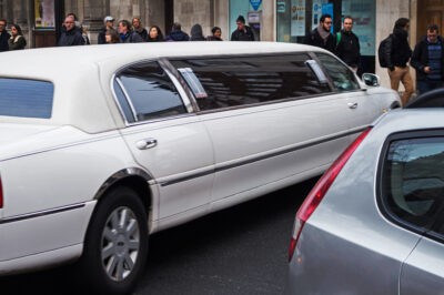 Mind Your Safety When Getting On A Limo Vehicle